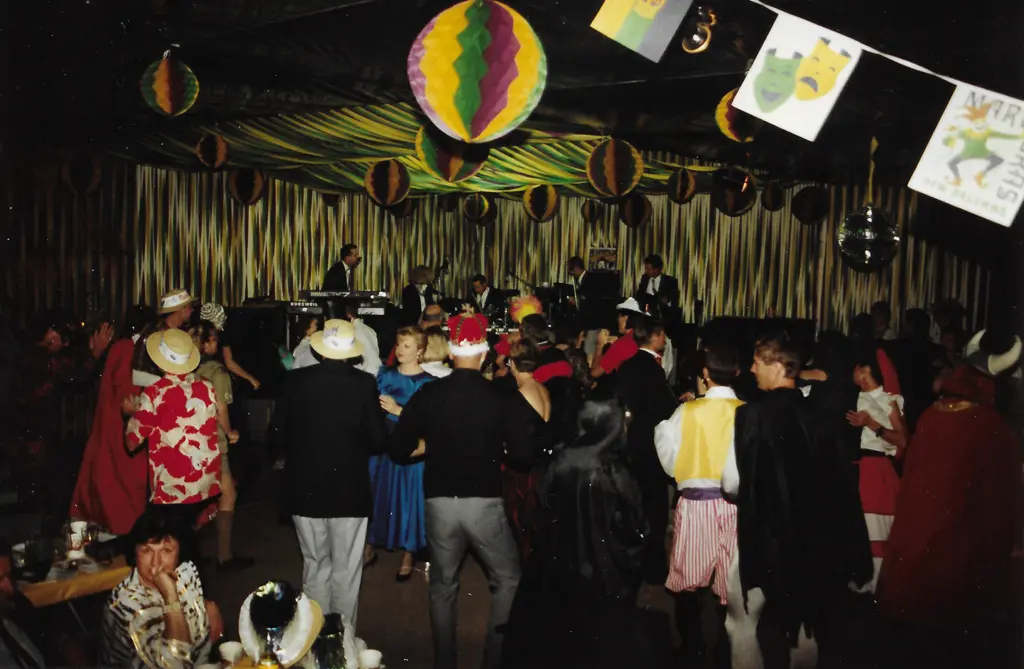 1990 Independence Day Ball, Det 421 - Alice Springs - Mardi Gras Theme - Event attendees having a great time