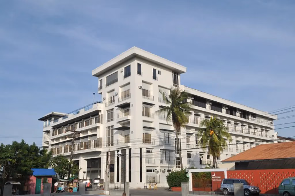 This is a picture of the L'Fisher Hotel.