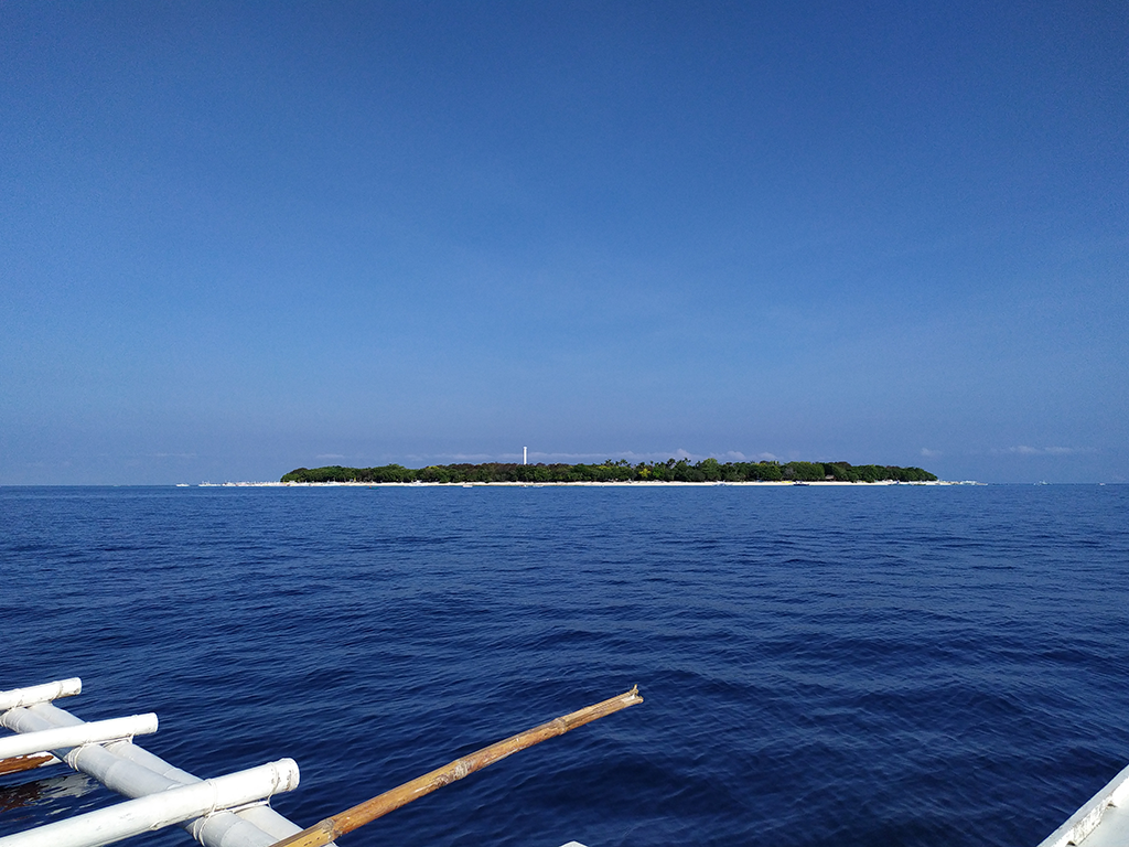 balicasag island bohol seen from panglao shore