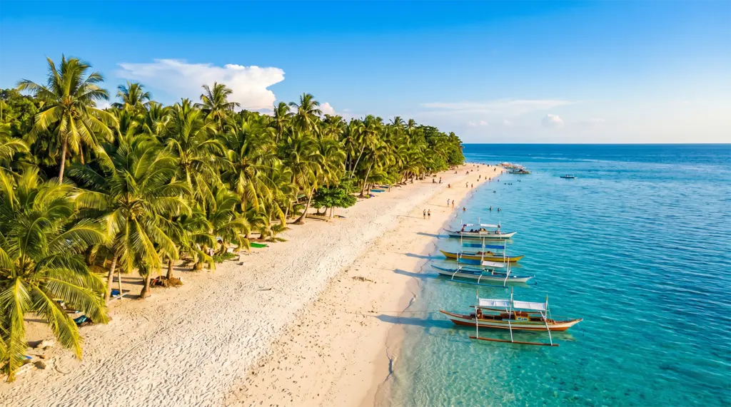 White sand beach and turquoise water at Samal Island, Davao